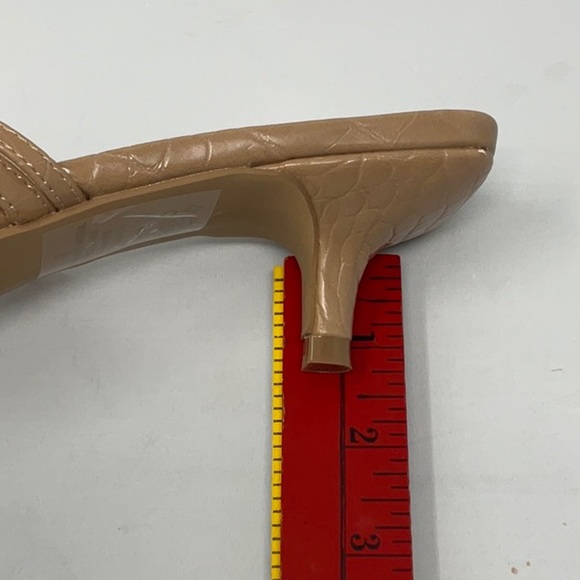 Express closed toe heeled sandals, size 8 - Picture 10 of 10